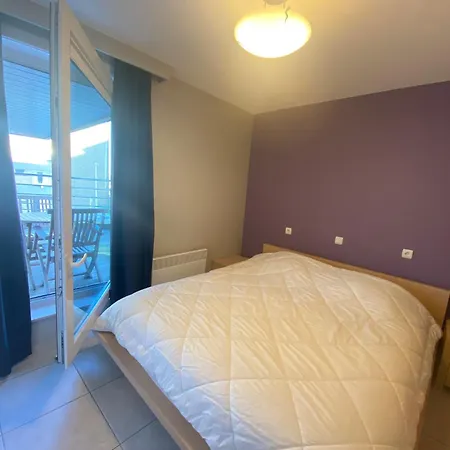 Oceanfront Haven 아파트